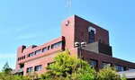 １１月から試行的に開庁時間が短縮される米子市役所本庁舎＝１３日、米子市加茂町１丁目
