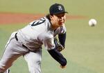 　中日戦に先発し、８回無失点で今季初勝利を挙げた巨人・山崎＝バンテリンドーム