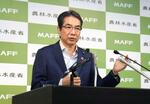 　閣議後に記者会見する江藤農相＝１６日午前、農水省