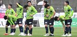 第１０節の鹿児島戦で引き分けて、うなだれるガイナーレ鳥取の選手たち＝４月２０日、オールガイナーレＹＡＪＩＮスタジアム