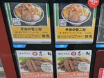 人気は有名店の「二郎系ラーメン」と「牛タン」