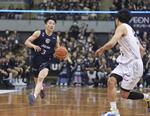 　信州戦で攻めるＡ千葉・黒川＝１１日、千葉ポートアリーナ