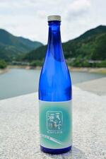 　湖底で熟成させた天野酒の見本