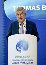 　ＡＮＯＣ総会で基調講演するＩＯＣのバッハ会長＝２０２４年１０月、ポルトガル・エストリル（共同）