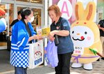 ＳＮＳ型投資詐欺への注意を呼びかける活動の様子＝２０２４年８月、日吉津村