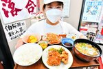 伯桜鵬関の大好物をまとめて提供する新メニュー「令和の怪物さん定食」＝６月２９日、倉吉市大正町の扇雀食堂