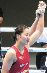 女子ライトフライ級準決勝で判定勝ちした木下鈴花＝墨田区総合体育館