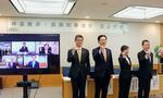 　「神楽継承・振興知事連合」が発足し、記念撮影する宮崎県の河野俊嗣知事（左端）ら＝２４日午後、東京都千代田区の都道府県会館