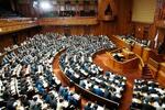 　育児・介護休業法などの改正案を可決した衆院本会議＝７日午後