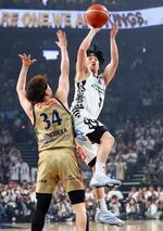 　琉球戦でシュートを放つ島根・安藤＝沖縄サントリーアリーナ（（Ｃ）Ｂ．ＬＥＡＧＵＥ）