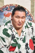 　横綱昇進伝達式を控え、報道陣の取材に応じる豊昇龍＝２８日、東京都台東区の立浪部屋
