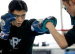 　ボクシングの世界バンタム級王座統一戦に向けて練習する西田凌佑＝大阪市内
