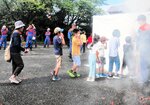 煙体験訓練を受講する住民たち