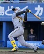 　１回阪神１死三塁、森下が中前に先制打を放つ＝松山