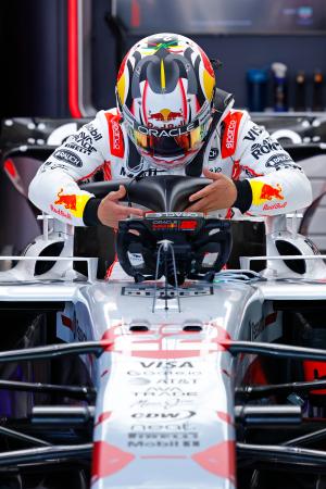 　フリー走行に臨むレッドブルの角田裕毅＝鈴鹿サーキット