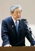 　講演する自民党の森山幹事長＝１８日午後、鹿児島県中種子町