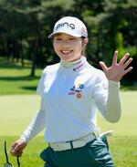 　最終調整し、笑顔を見せる佐久間朱莉＝茨城ＧＣ