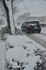 24日午前８時５５分ごろ、米子市両三柳