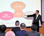 審判員の役割を力説する尾崎氏＝米子東高