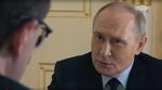 　ロシア国営テレビが４日公開したインタビューで、質問に答えるプーチン大統領（ロシア国営テレビの動画から、共同）