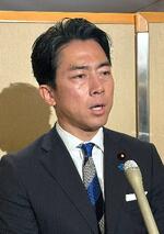 　党大会後、取材に応じる自民党の小泉前選対委員長＝９日午後、東京都内