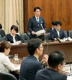 　参院農林水産委で発言する小泉農相（奥中央）＝２７日午前