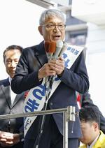 　和歌山県知事選で支持を訴える宮崎泉氏＝１５日、和歌山市