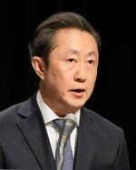 　記者会見するフジテレビの第三者委員会委員長を務める竹内朗氏。中居正広氏と女性のトラブルを「『業務の延長線上』における性暴力が行われ、重大な人権侵害が発生した」と認定した＝３１日午後、東京都港区