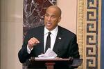 　米民主党のコリー・ブッカー上院議員＝１日、ワシントン（上院テレビ提供・ＡＰ＝共同）