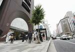 　路線価が３９年連続で全国最高となった「鳩居堂」前＝東京・銀座
