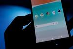　グーグルの検索アプリなどが表示されるスマートフォンの画面