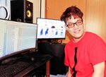 「みんなに気に入ってもらえたらうれしい」と話す井谷さん＝倉吉市内