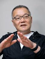 　取材に応じる梁奇南さん＝４月、韓国・光州（共同）