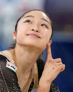 　女子個人総合　岡村真の床運動＝東京体育館