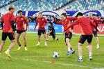 　サッカーＷ杯アジア最終予選の中国戦に向け、最終調整する板倉（右から３人目）ら＝アモイ（共同）