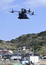 　　佐賀県唐津市の神集島を飛ぶドローン＝２０２４年２月、佐賀県唐津市