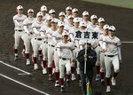 「あの夏を取り戻せ　全国元高校球児野球大会」で入場行進する倉吉東ＯＢ＝２９日、甲子園球場