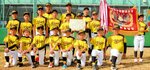 ２年連続２度目の優勝を飾った八頭＝八東球場