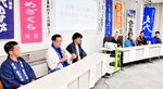 酒造りのこだわりや地域の酒の特徴について語り合う造り手たち＝１６日、米子コンベンションセンター