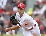 　阪神戦に先発し、８回途中を無失点で今季初勝利を挙げた広島・森＝マツダ