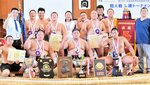 全国高校総体で個人優勝を飾った伯桜鵬（前列中央）。主将として団体優勝にも導いた＝２０２１年８月、新潟県糸魚川市民総合体育館