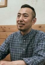 　ラオス料理の専門店「ＹｕＬａＬａ」を営む岡田尚也さん＝京都市