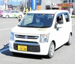 高齢者講習に使われる軽自動車の講習車＝５月３１日、鳥取市湖山町東４丁目の日本海自動車学校