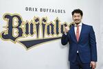 　オリックスの球団アンバサダーに就任したＴ―岡田＝大阪市