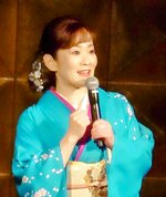 トークでファンを魅了する永井裕子＝大阪市城東区のライブハウスベロニカ