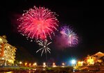 三朝の夏の夜を彩る花火（三朝温泉観光協会提供）＝三朝町三朝