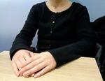 　取材に答える関東地方の医心館で働いていた看護師＝３月