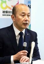 　記者会見する長崎市の鈴木史朗市長＝２３日午後、長崎市役所