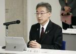 　関西電力が見直した工程表を容認する意向を示す福井県の杉本達治知事＝３月２４日、福井県庁