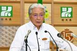 　記者会見する栃木県の福田富一知事＝２６日午後、栃木県庁